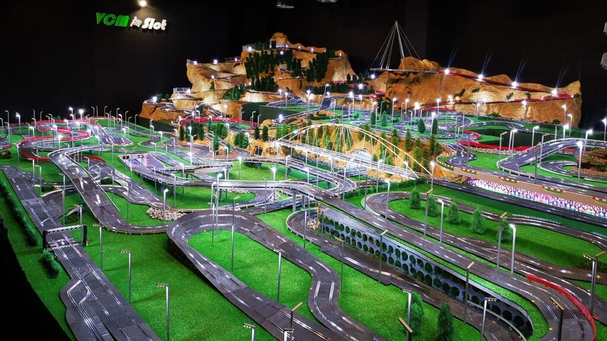 El mayor Scalextric del mundo está en España y tiene casi un cuarto de kilómetro de longitud El mayor Scalextric del mundo está en España y tiene casi un cuarto de kilómetro de longitud