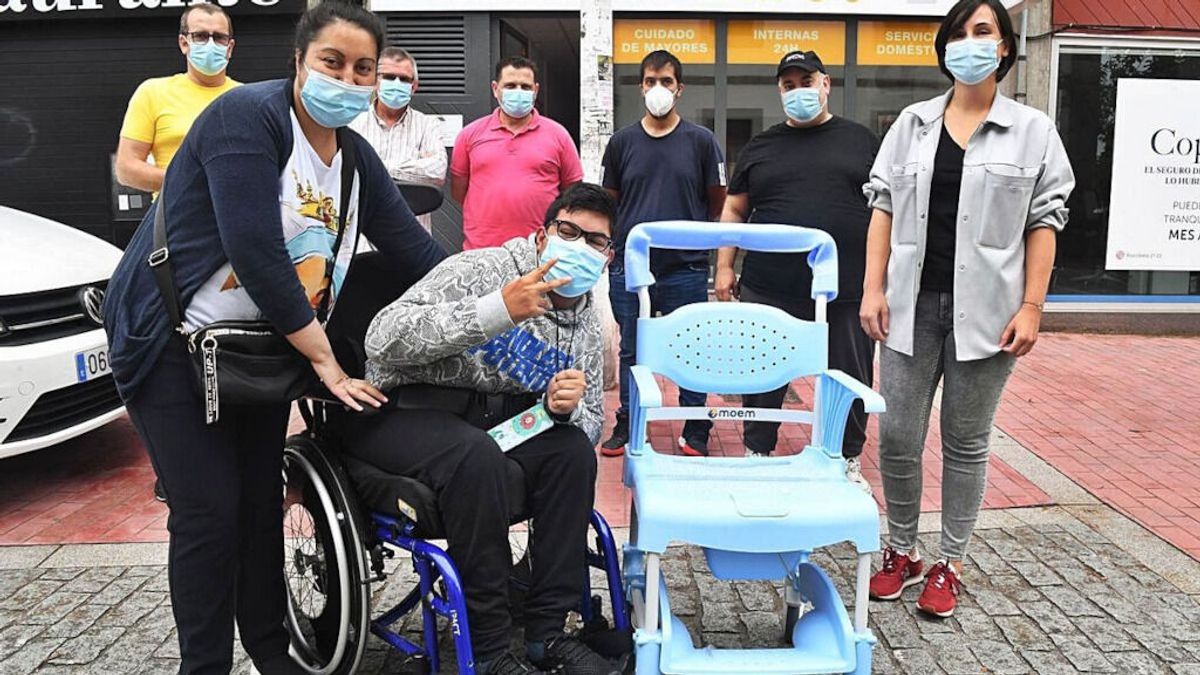 Una silla para Ezequiel: el regalo de unos taxistas a un joven discapacitado Una silla para Ezequiel: el regalo de unos taxistas a un joven discapacitado