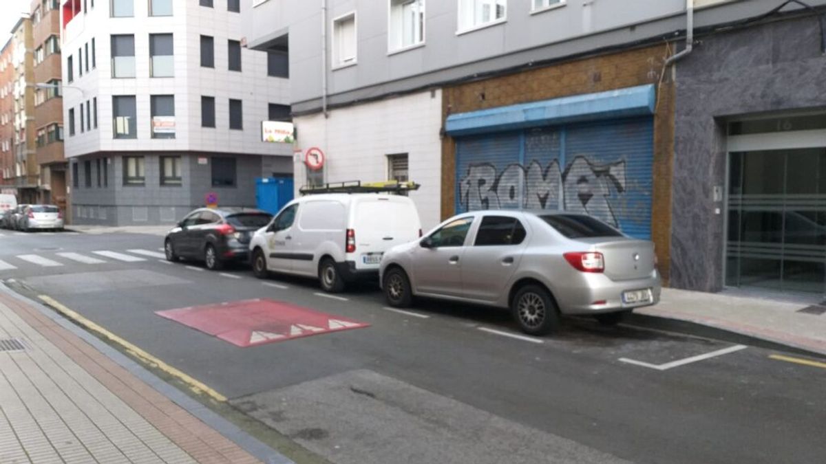 Motociclistas alertan de la proliferación del 'cojín berlinés', un obstáculo ilegal de la calzada Motociclistas alertan de la proliferación del 'cojín berlinés', un obstáculo ilegal de la calzada