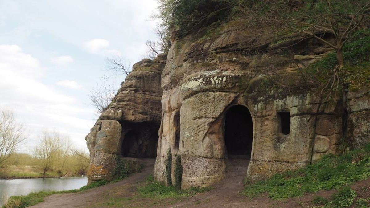La cueva donde podría haber vivido un rey anglosajón exiliado en el siglo IX La cueva donde podría haber vivido un rey anglosajón exiliado en el siglo IX