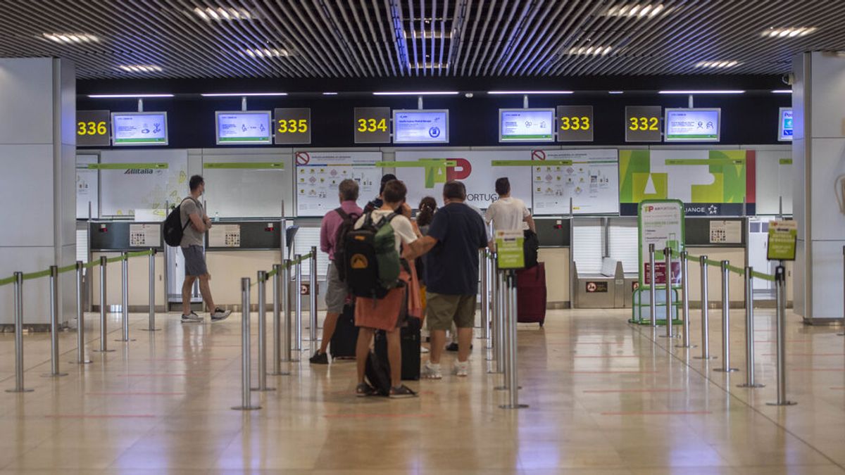El laberinto del pasaporte covid con una sola dosis: vuelo a Ecuador con escala en Usera para un test de antígenos El laberinto del pasaporte covid con una sola dosis: vuelo a Ecuador con escala en Usera para un test de antígenos