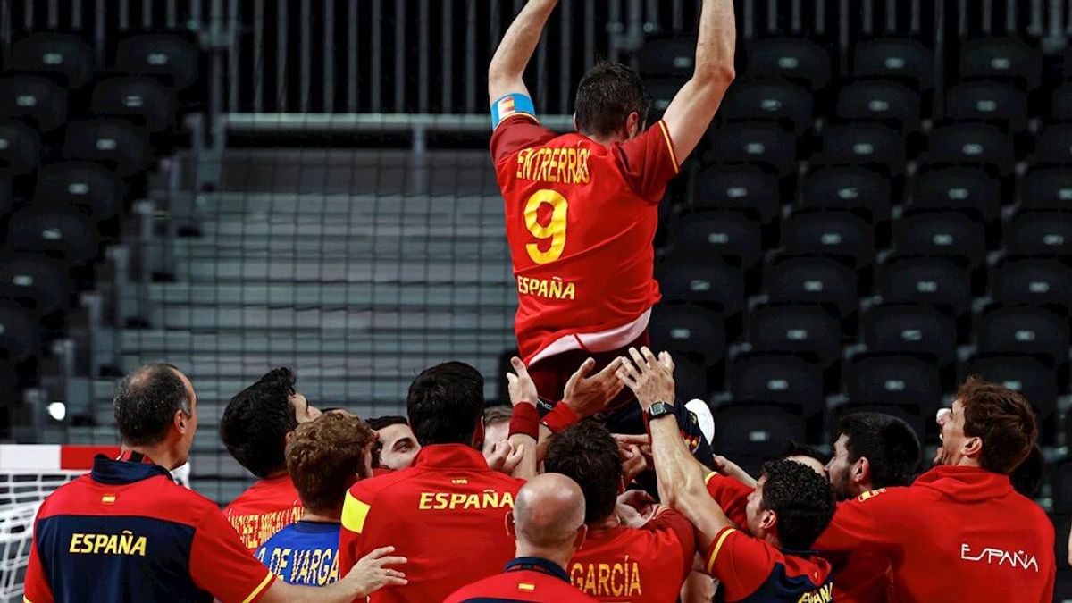 'Los Hispanos' se despiden de Raúl Entrerríos con una medalla de bronce 'Los Hispanos' se despiden de Raúl Entrerríos con una medalla de bronce