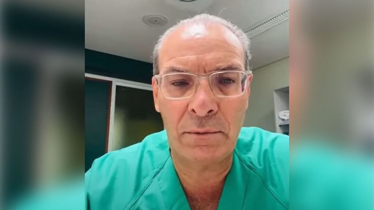 Un médico canario alerta del peligro de los antivacunas a petición de uno de sus pacientes en UCI: "no todo vale" Un médico canario alerta del peligro de los antivacunas a petición de uno de sus pacientes en UCI: "no todo vale"