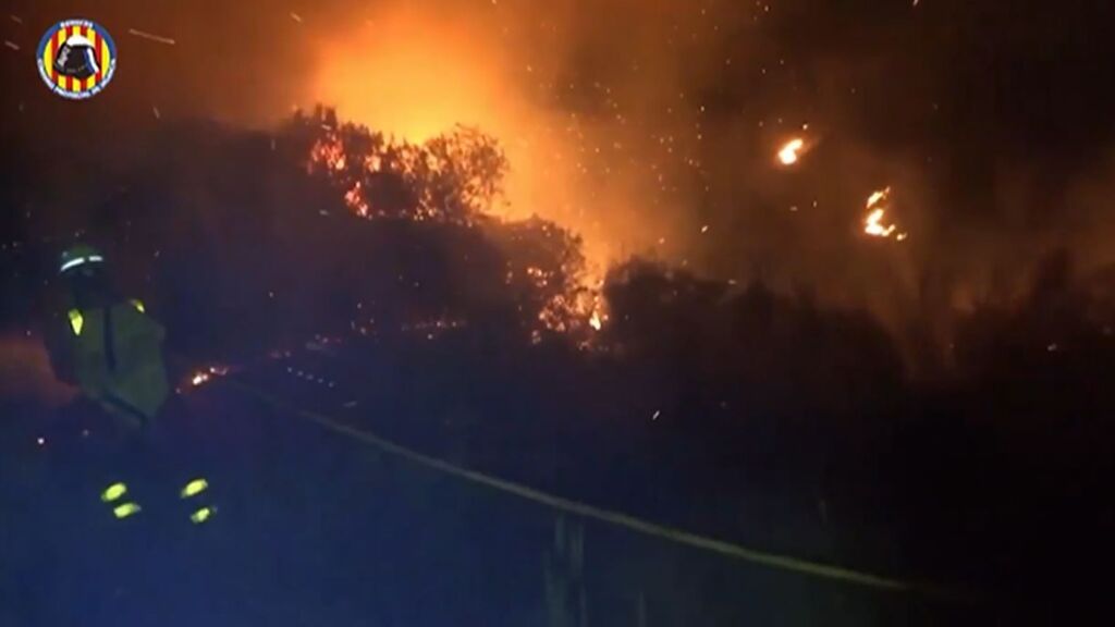 El incendio Rafelguaraf quema 200 hectáreas y afecta a tres términos municipales