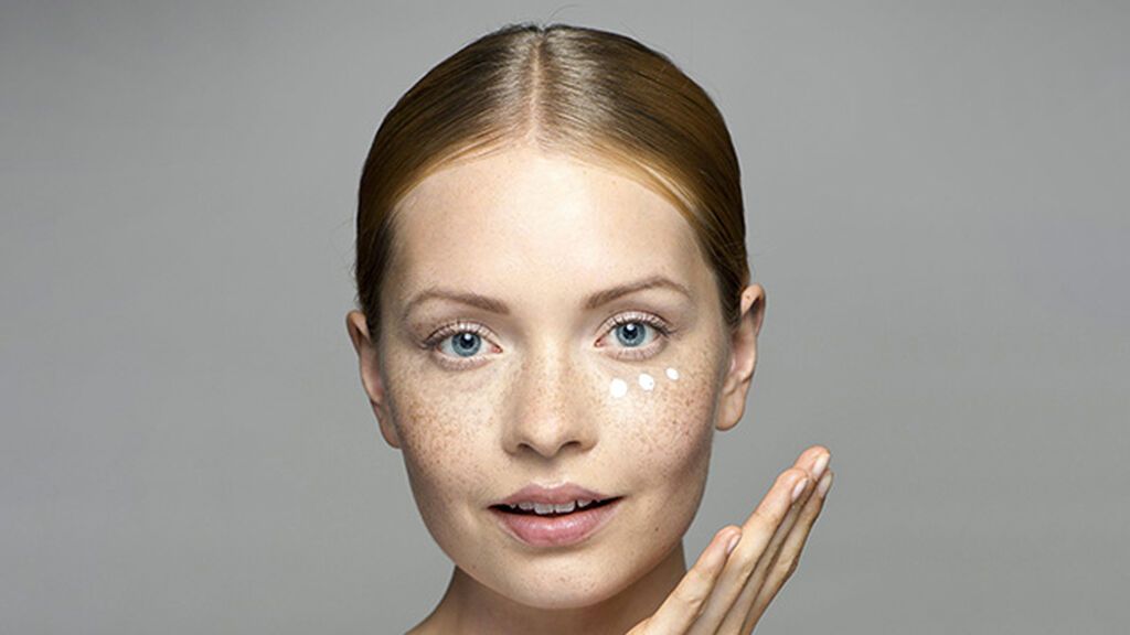 Los serums para contorno de ojos que te encantarán y no querrás dejar pasar