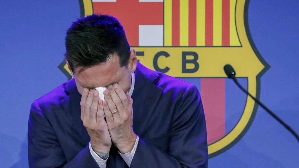 Un Messi visiblemente emocionado se despide de la afición del Barça