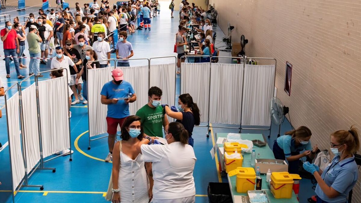 España, muy cerca de la meta del 70 % de inmunizados, que se revisará al alza España, muy cerca de la meta del 70 % de inmunizados, que se revisará al alza