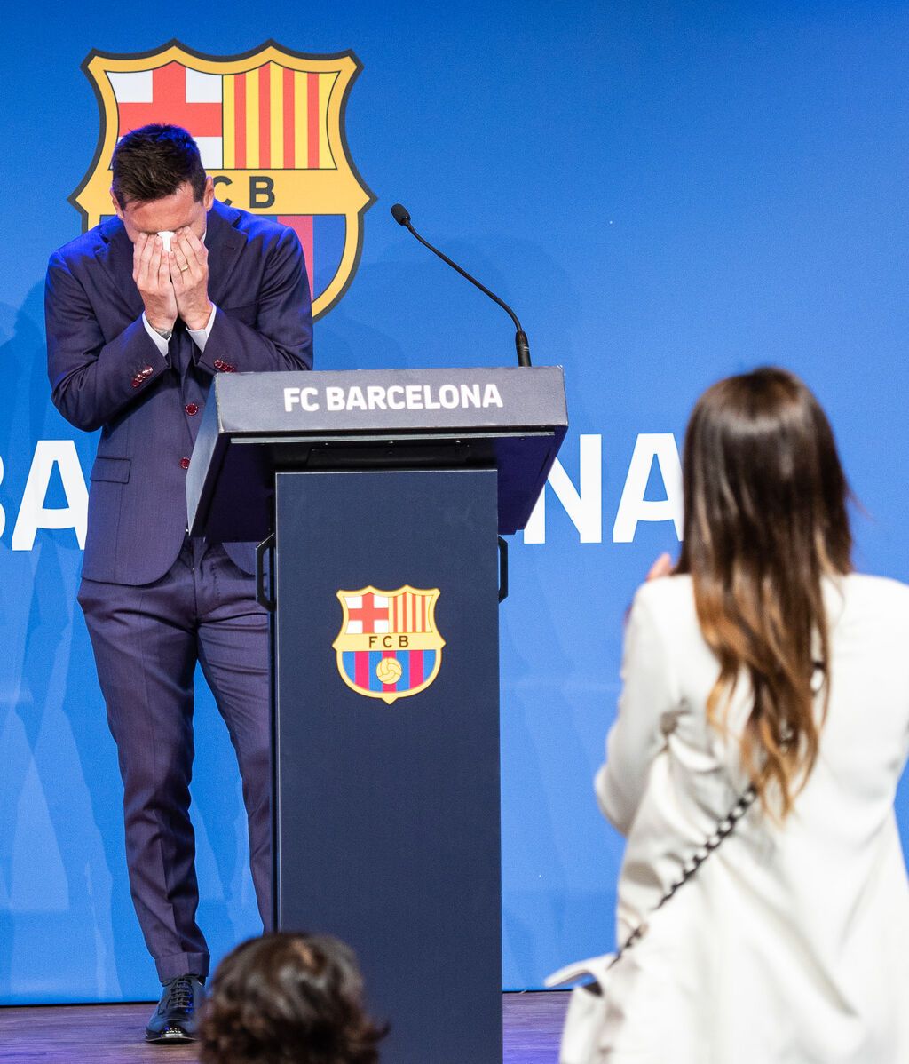 EuropaPress_3876226_lionel_leo_messi_laments_during_his_press_conference_to_talk_about_his