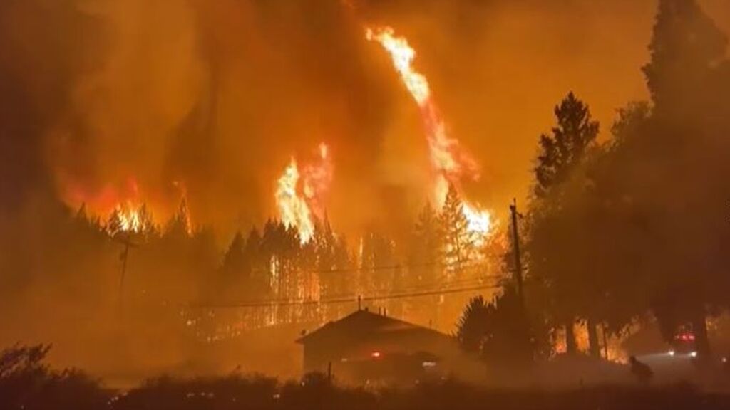 Dixie es ya el tercer incendio más grande de California