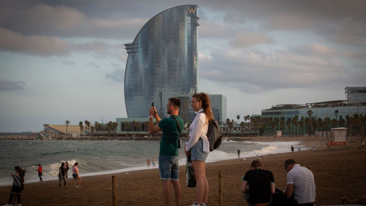 Pérdidas de 2.700 millones de euros en la hostelería de Barcelona: “El cliente nacional nos ha salvado” Pérdidas de 2.700 millones de euros en la hostelería de Barcelona: “El cliente nacional nos ha salvado”