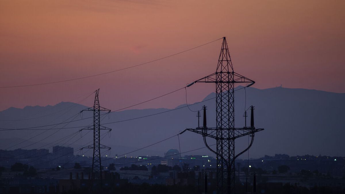 El precio de la luz se dispara este martes a un nuevo máximo histórico, de 111,88 euros/MWh El precio de la luz se dispara este martes a un nuevo máximo histórico, de 111,88 euros/MWh
