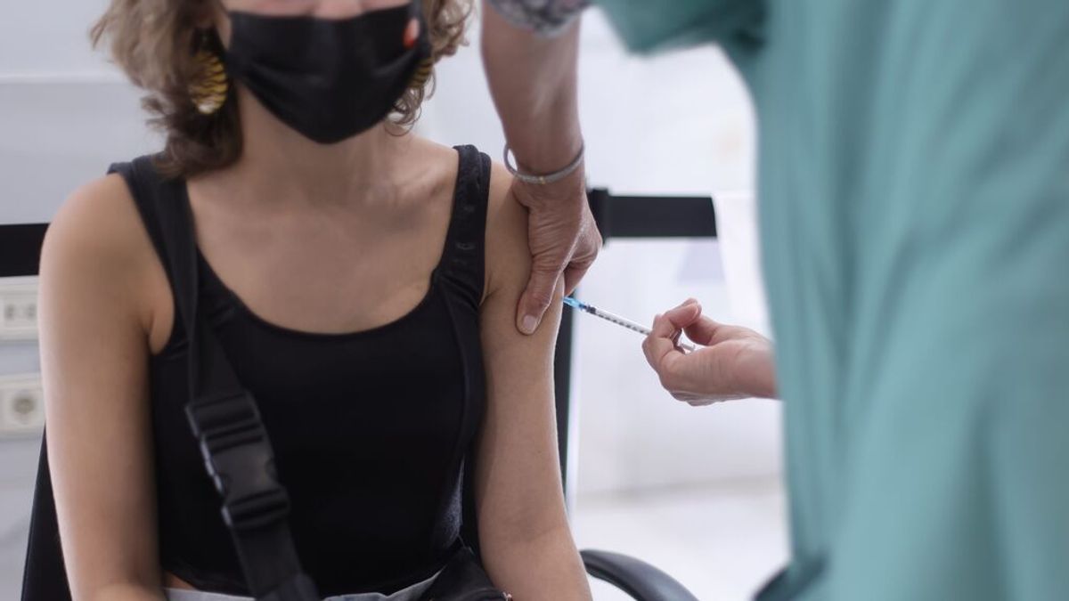 España alcanza el 70% de población vacunada con al menos una dosis España alcanza el 70% de población vacunada con al menos una dosis