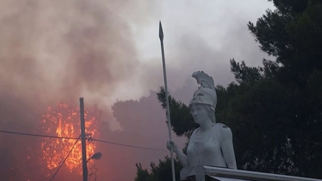 Los incendios forestales arrasan 56.000 hectáreas en Grecia, la mayor catástrofe ambiental del país