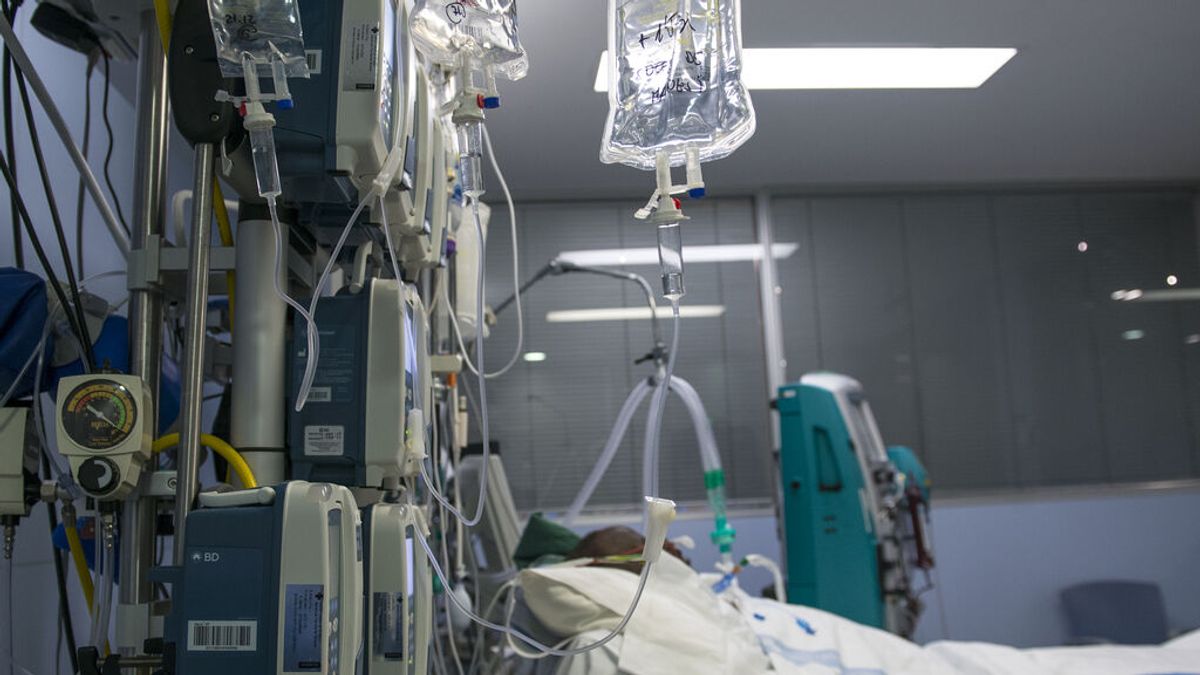 España supera los 2.000 ingresados en UCI por covid y la incidencia baja a 549 casos España supera los 2.000 ingresados en UCI por covid y la incidencia baja a 549 casos