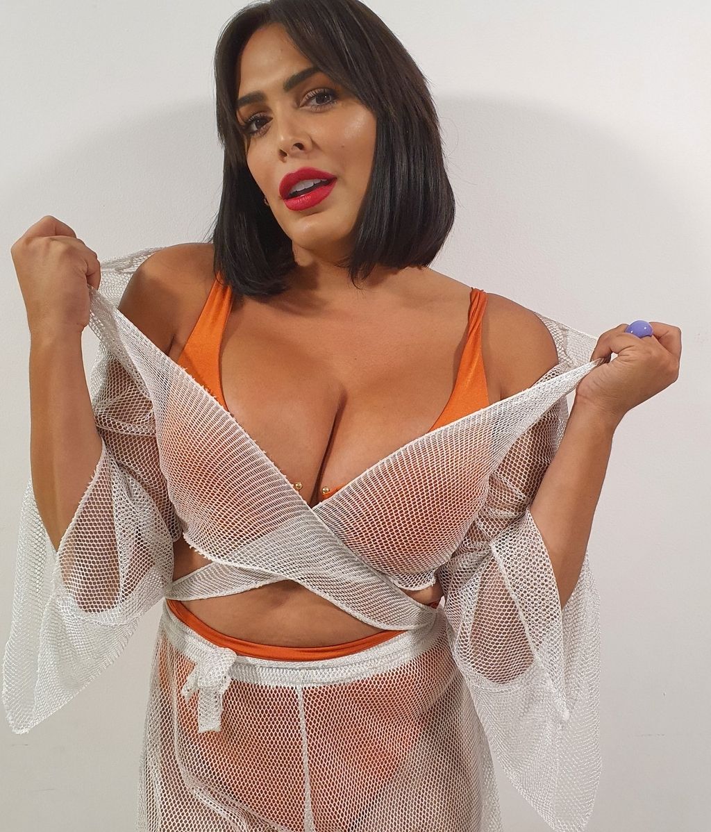 Amor Romeira entra en el pisito de 'Solos on the beach'