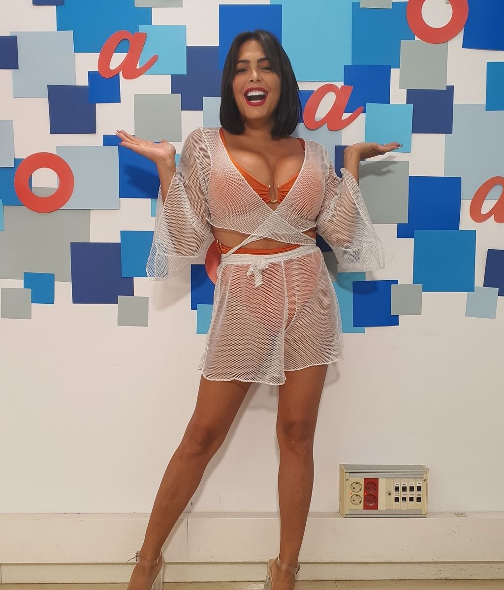 Amor Romeira entra en el pisito de 'Solos on the beach'