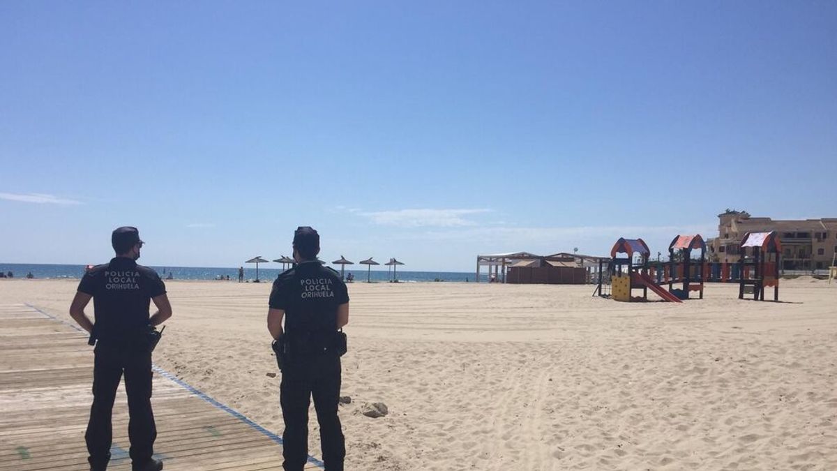 Muere un hombre al lanzarse al mar para intentar salvar a su perro en Orihuela Muere un hombre al lanzarse al mar para intentar salvar a su perro en Orihuela