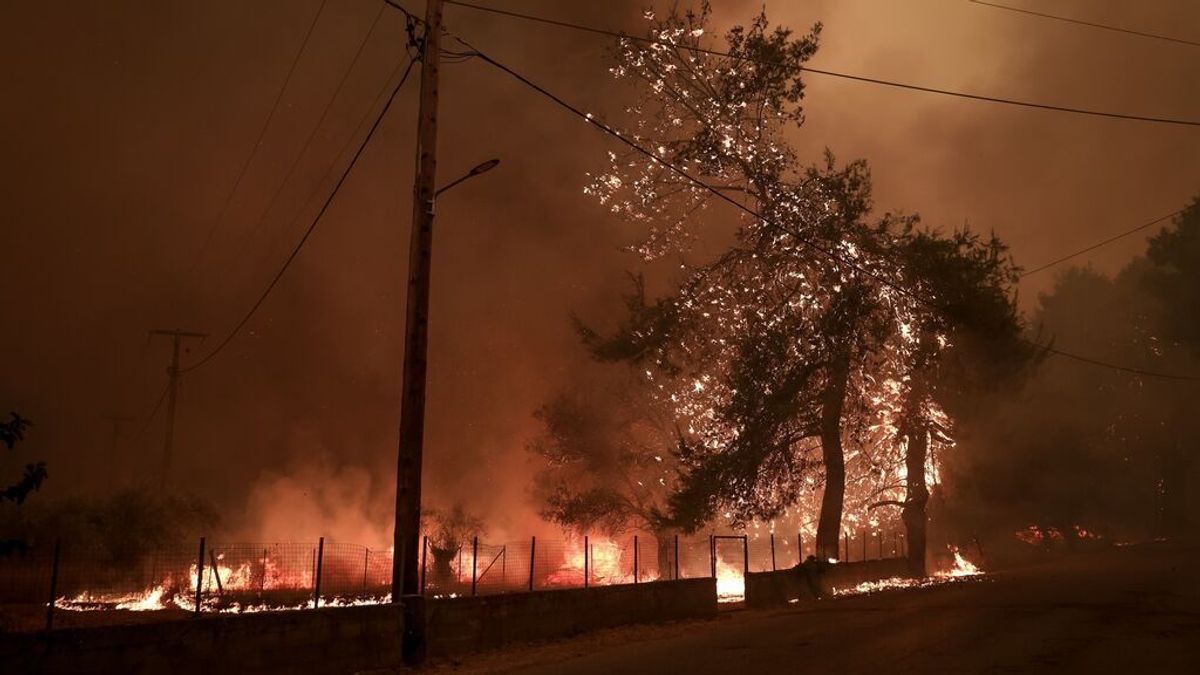 Grecia promete 150.000 euros y exenciones fiscales a quienes han perdido sus casas por los incendios Grecia promete 150.000 euros y exenciones fiscales a quienes han perdido sus casas por los incendios