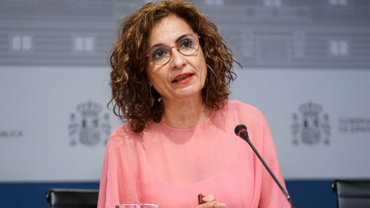 La ministra Montero culpa a Rajoy y Aznar del encarecimiento actual del recibo de la luz La ministra Montero culpa a Rajoy y Aznar del encarecimiento actual del recibo de la luz