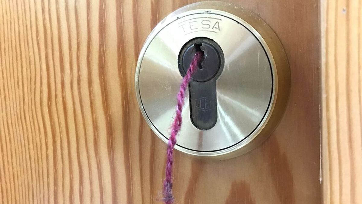 La moda de los ladrones de robar en viviendas con un hilo de lana: "Tardan poco más de un minuto en entrar sin hacer ruido"