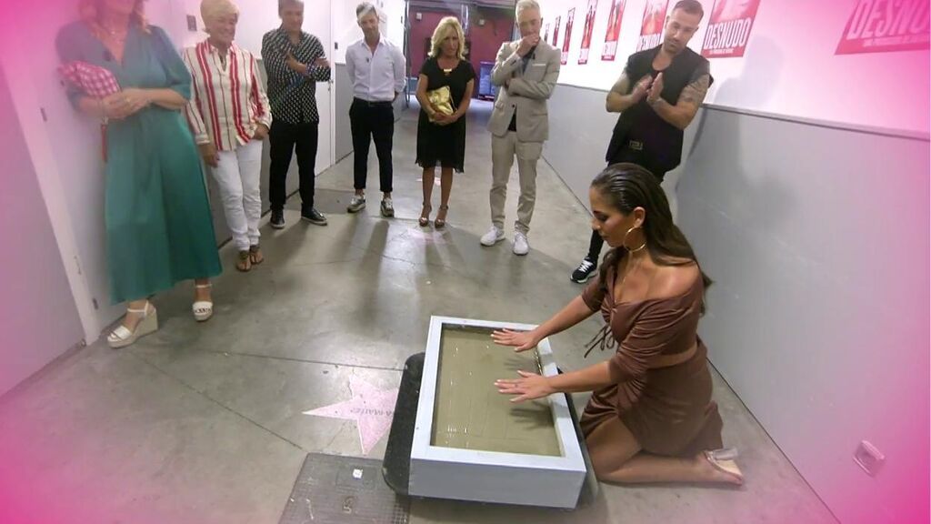 ¡Anabel Pantoja inaugura el paseo de las estrellas de ‘Sálvame’!