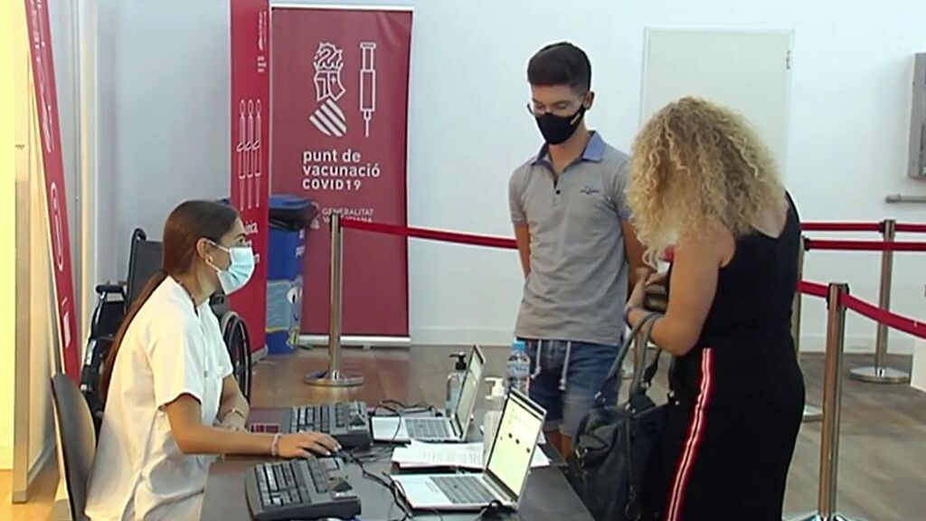 España impulsa la vacunación eliminando citas previas y acelerando la inmunización de adolescentes