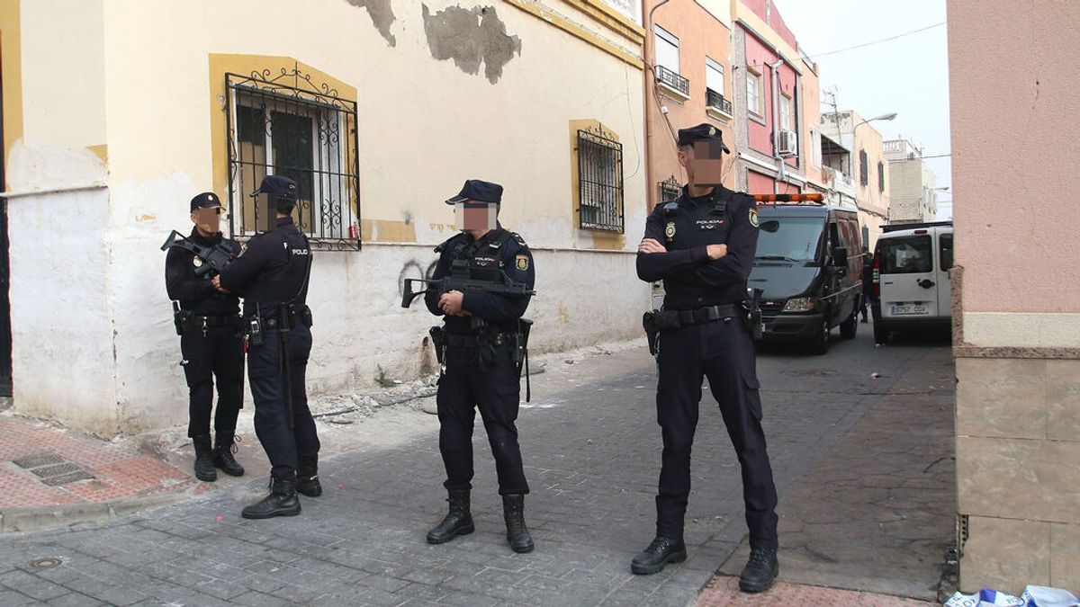 Orinar en la calle en Almería acaba con tres heridos en el hospital Orinar en la calle en Almería acaba con tres heridos en el hospital