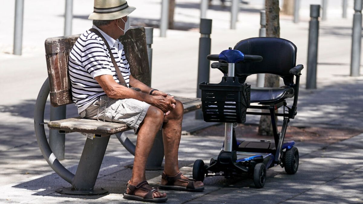 Los jóvenes se contagian más en la quinta ola, pero el 59% de las muertes son en mayores de 80 años Los jóvenes se contagian más en la quinta ola, pero el 59% de las muertes son en mayores de 80 años