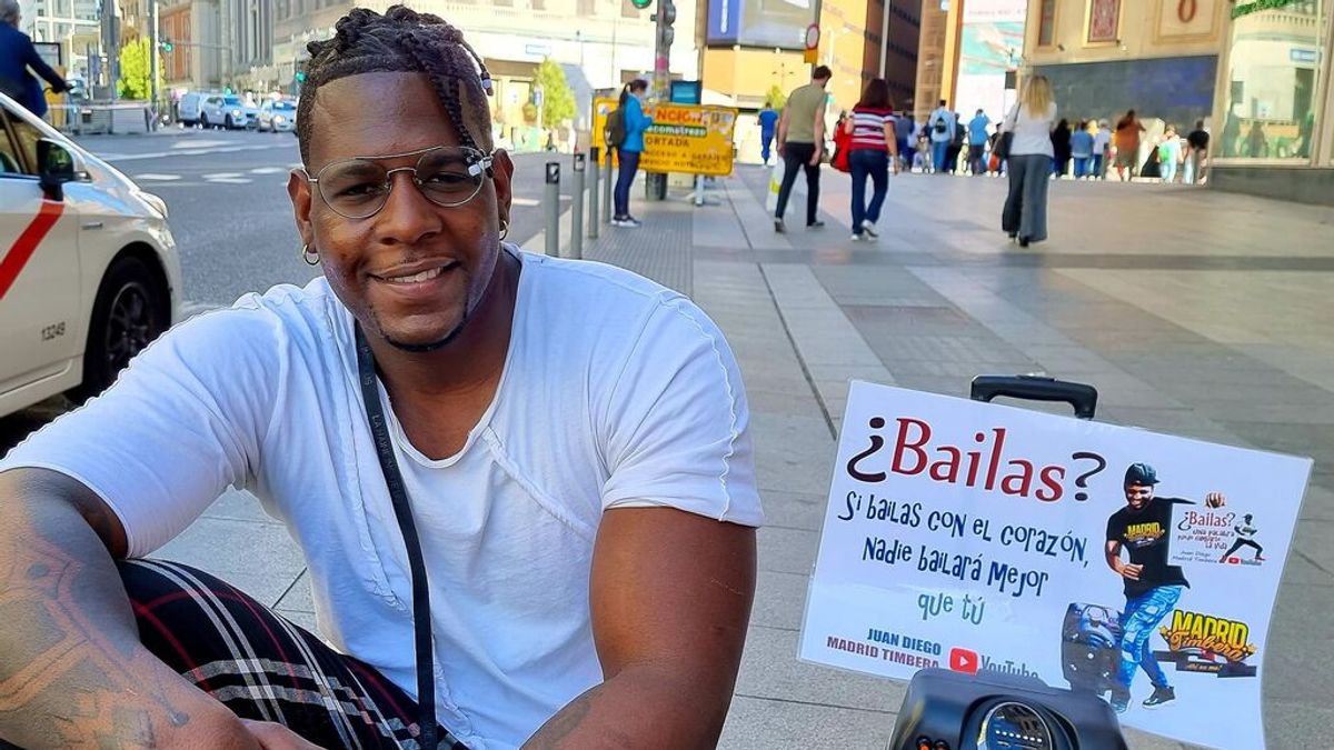 "¿Bailas?": Juan Diego Madrid, el hombre que te invita a bailar a cambio de nada "¿Bailas?": Juan Diego Madrid, el hombre que te invita a bailar a cambio de nada