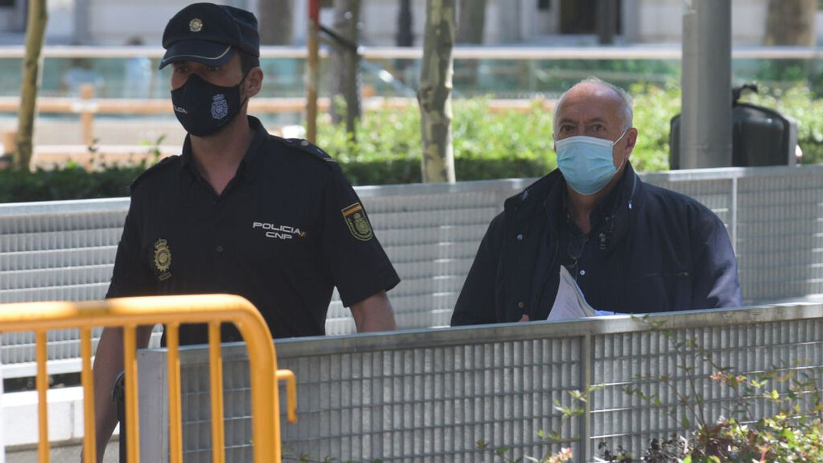 Los rumores en el entorno de Moreno recogidos por el sumario: "Grababa a gente en las orgías, le pillaron y le abrieron la cabeza" Los rumores en el entorno de Moreno recogidos por el sumario: "Grababa a gente en las orgías, le pillaron y le abrieron la cabeza"