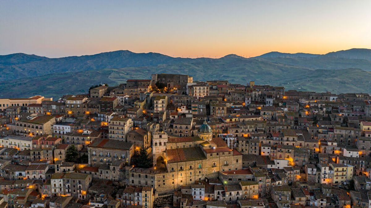 Los termómetros de un pueblo de Sicilia marcan 48,8 grados, la máxima histórica de Europa Los termómetros de un pueblo de Sicilia marcan 48,8 grados, la máxima histórica de Europa