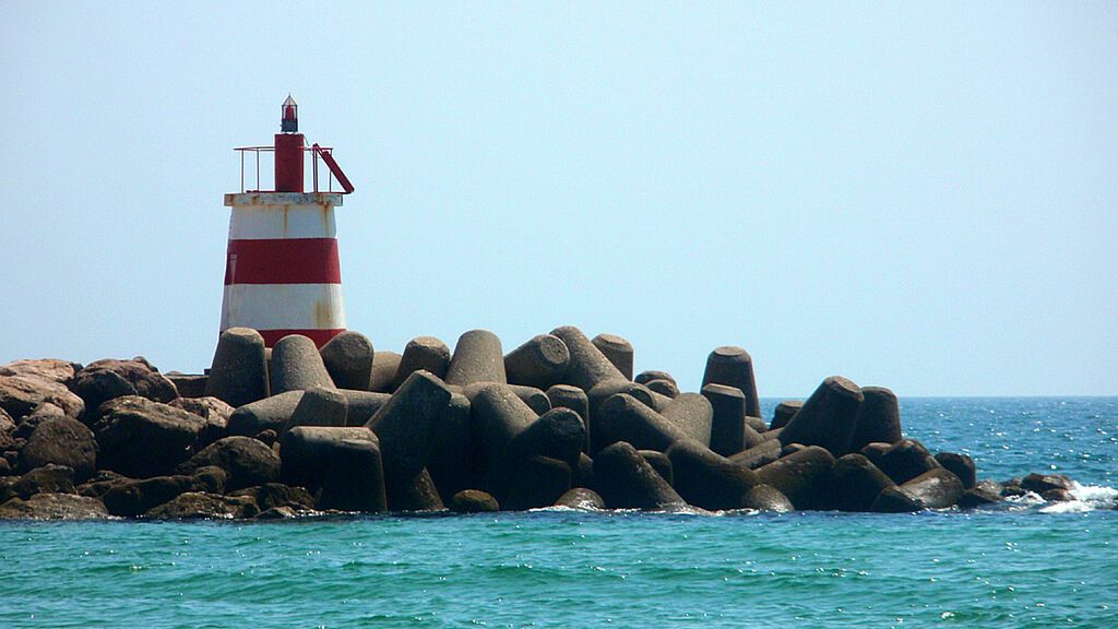 La Isla de Tavira y su modesto faro.