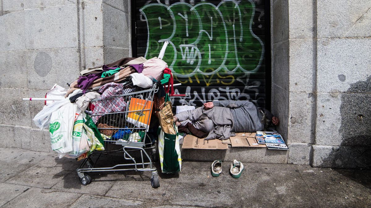 1.100 personas sin hogar sufren la ola de calor sin poder refugiarse en Cataluña 1.100 personas sin hogar sufren la ola de calor sin poder refugiarse en Cataluña