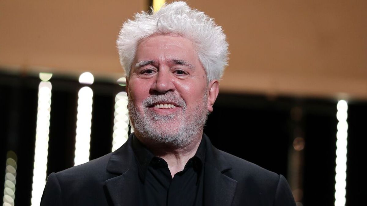 Almodóvar, sobre la censura al cartel de 'Madres Paralelas': “El algoritmo no es humano” Almodóvar, sobre la censura al cartel de 'Madres Paralelas': “El algoritmo no es humano”