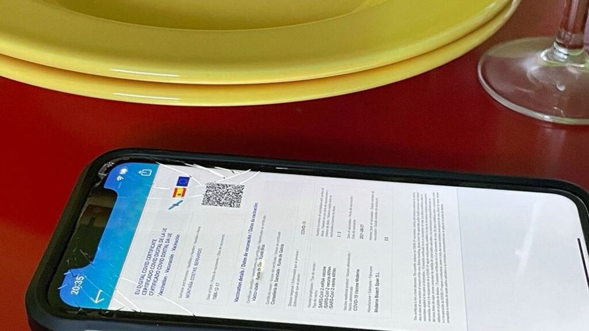 Certificado covid en un teléfono móvil Certificado covid en un teléfono móvil