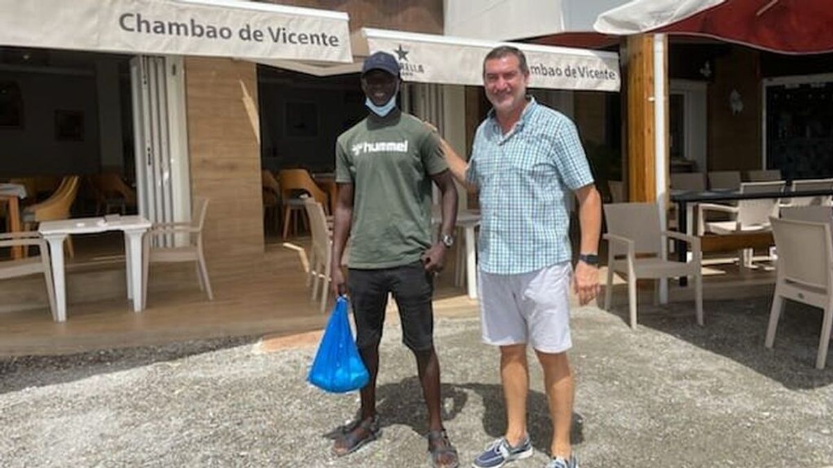 Un "ángel de la guarda" para un vendedor ambulante en la costa de Granada Un "ángel de la guarda" para un vendedor ambulante en la costa de Granada