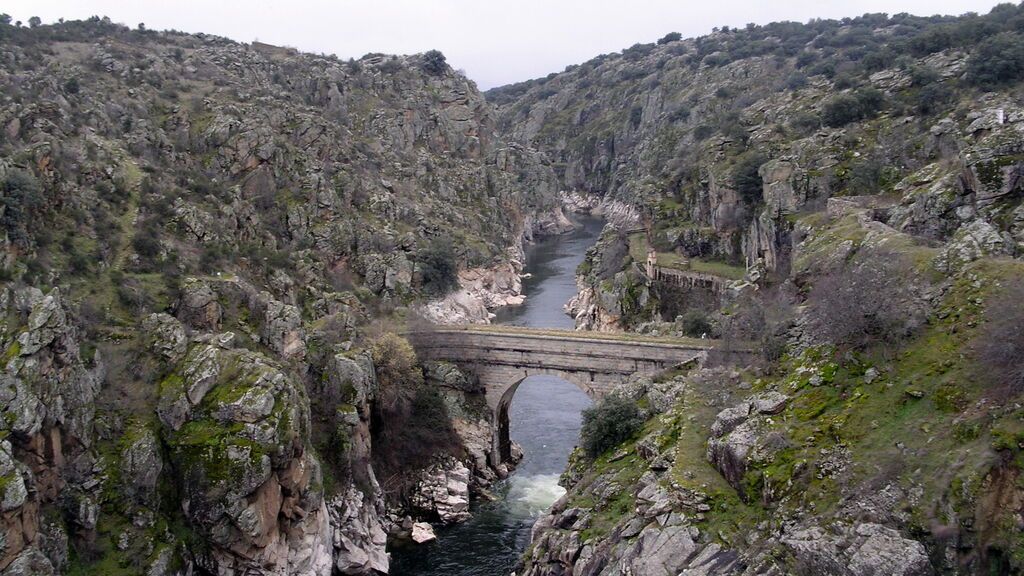 Presa del Villar, cerca de Serrada de la Fuente