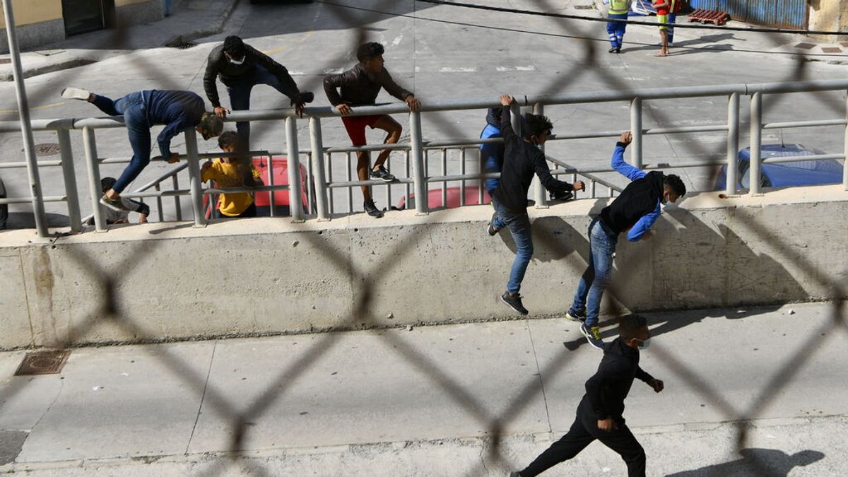 España comienza a repatriar a los menores marroquíes no acompañados de Ceuta España comienza a repatriar a los menores marroquíes no acompañados de Ceuta