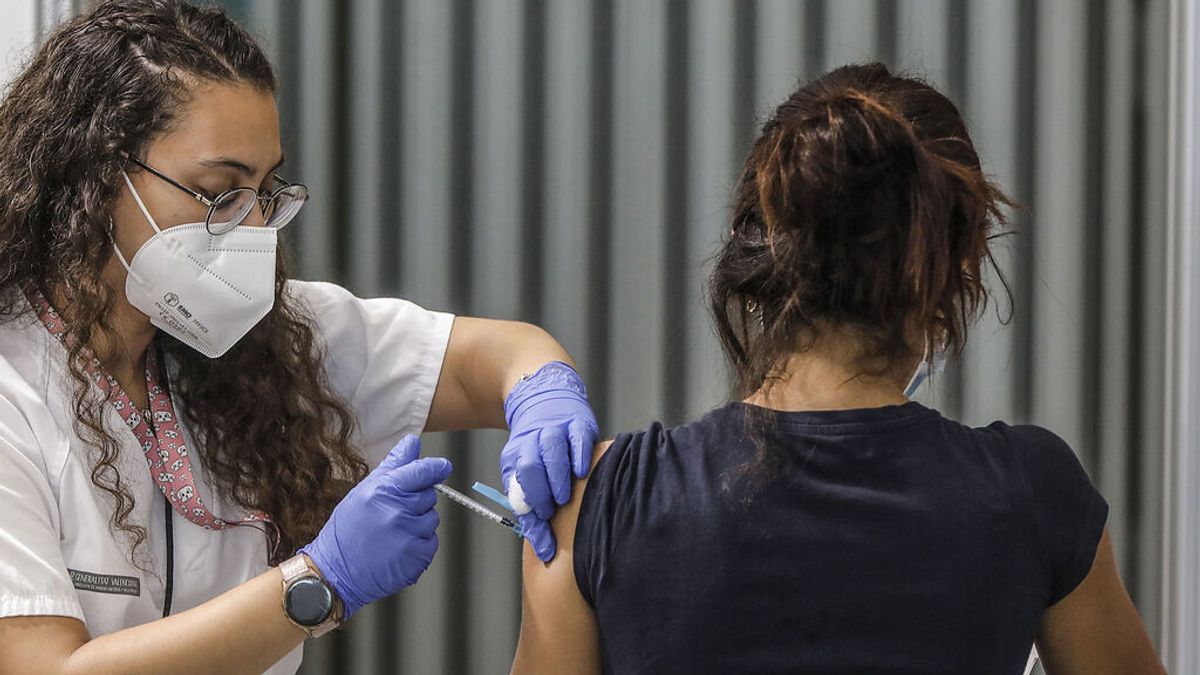 El 70% de los mayores de 12 años de España tiene la pauta de vacunación completa El 70% de los mayores de 12 años de España tiene la pauta de vacunación completa