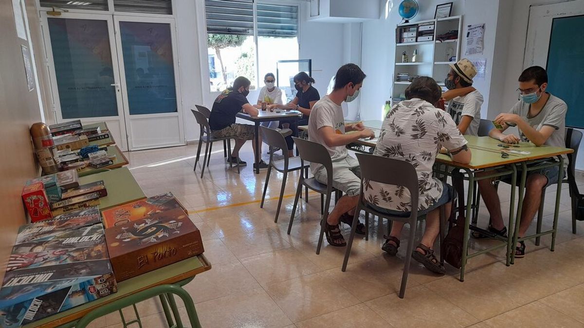 La propuesta del Ayuntamiento de la Zubia: juegos de mesa entre los jóvenes como alternativa de ocio saludable