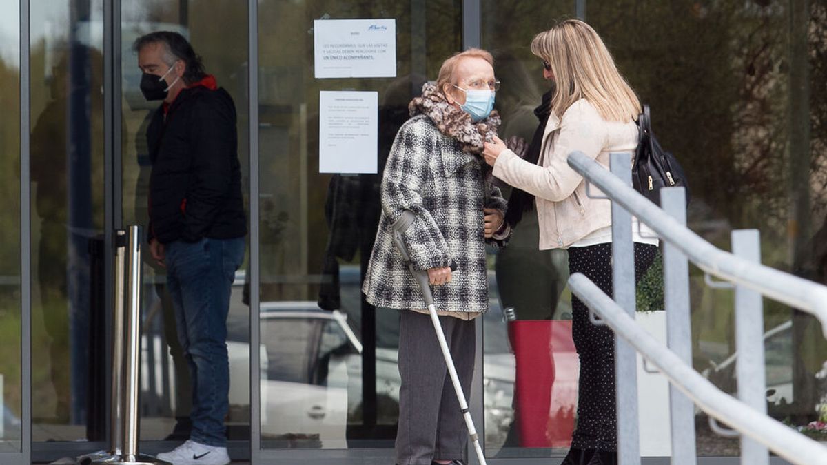 Los familiares denuncian a la Fiscalía las restricciones en residencias de Cataluña: “Están viviendo un aislamiento salvaje” Los familiares denuncian a la Fiscalía las restricciones en residencias de Cataluña: “Están viviendo un aislamiento salvaje”