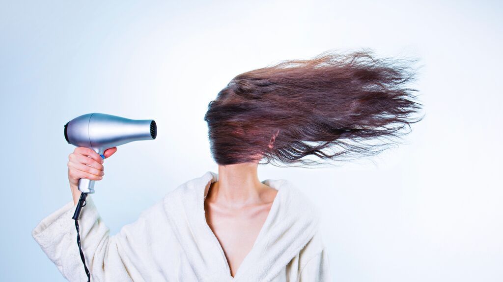 Cuándo y cómo usar un protector térmico para el pelo para proteger tu melena