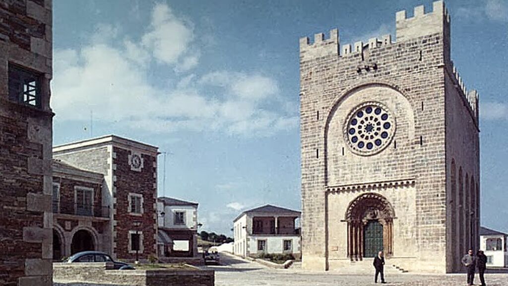 La iglesia de san Juan en 1964, recién trasladada piedra a piedra