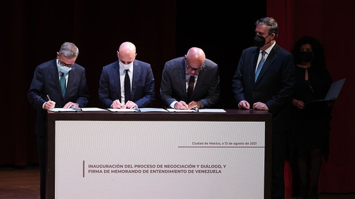 Conversaciones de México: gobierno y oposición venezolanos firman un "memorando de entendimiento" Conversaciones de México: gobierno y oposición venezolanos firman un "memorando de entendimiento"