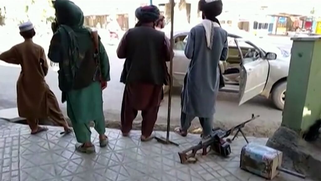 Los talibanes avanzan de forma acelerada en Afganistán y ya controlan casi la mitad del territorio