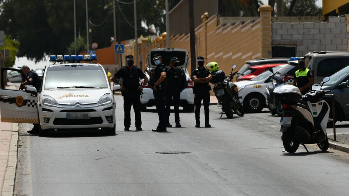 La Policía Nacional traslada a la frontera de Ceuta a otros 15 menores marroquíes solos para su repatriación La Policía Nacional traslada a la frontera de Ceuta a otros 15 menores marroquíes solos para su repatriación