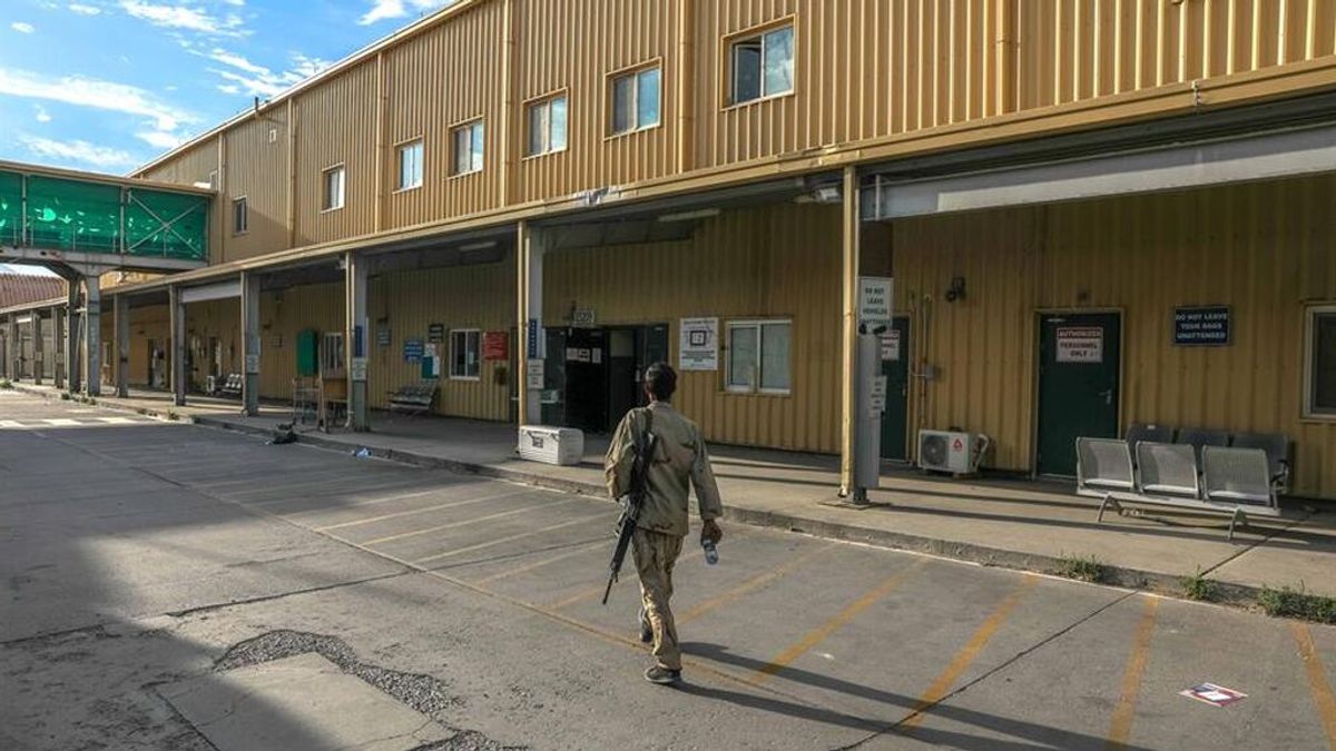 Los talibán conquistan la gran base aérea de Bagram y liberan a miles de presos de la cárcel local Los talibán conquistan la gran base aérea de Bagram y liberan a miles de presos de la cárcel local