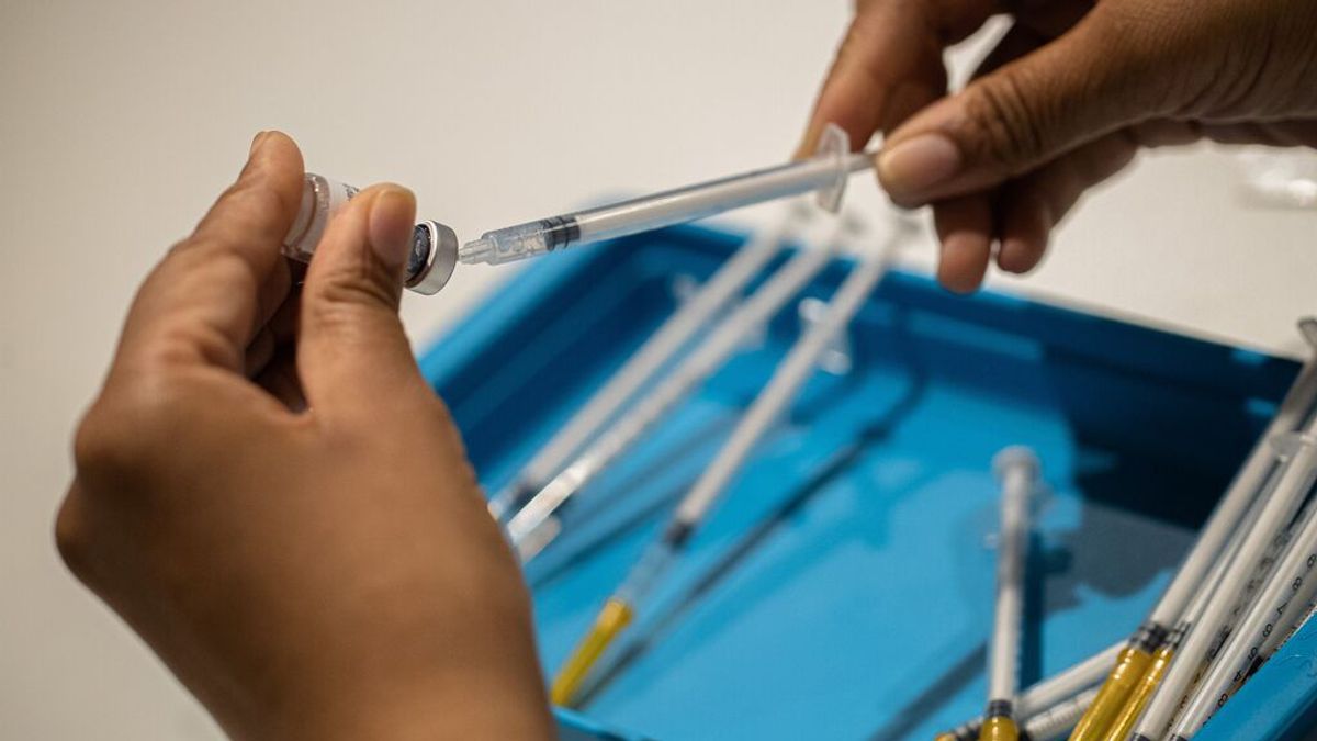 Empieza la criba de voluntarios para el ensayo clínico de la vacuna de Hipra Empieza la criba de voluntarios para el ensayo clínico de la vacuna de Hipra