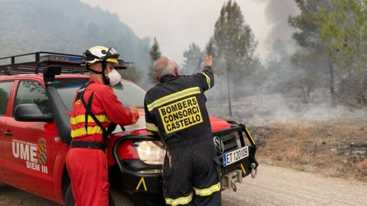 Un incendio forestal en Azuébar, Castellón, obliga a evacuar el municipio y a movilizar a la UME