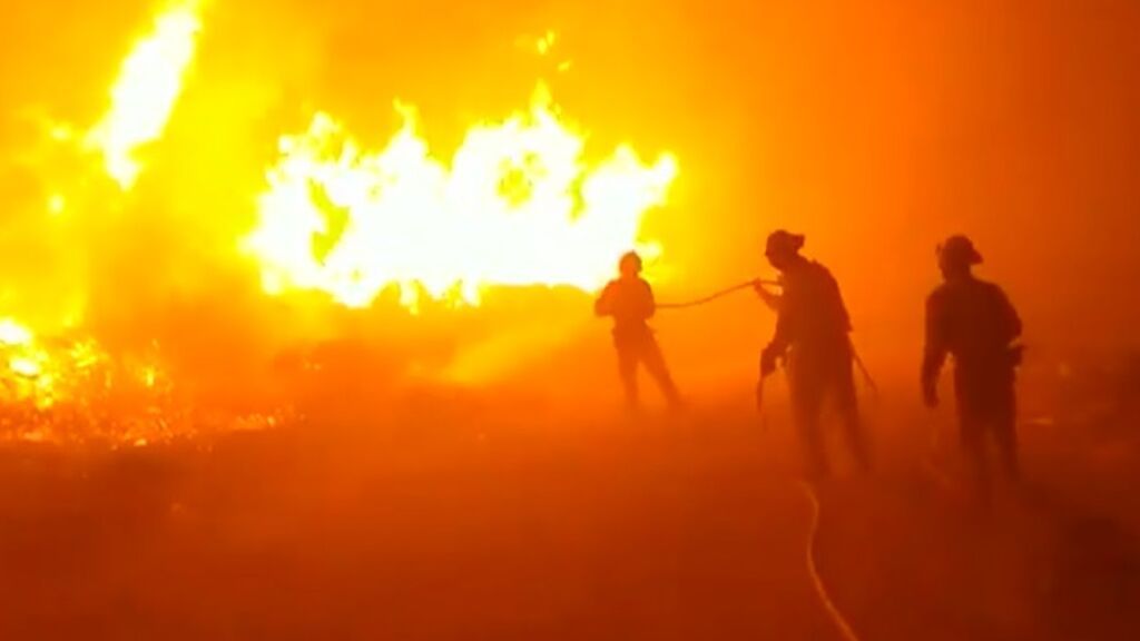 El incendio de Navalacruz suma más de 10.000 hectáreas arrasadas: un millar de vecinos, evacuados